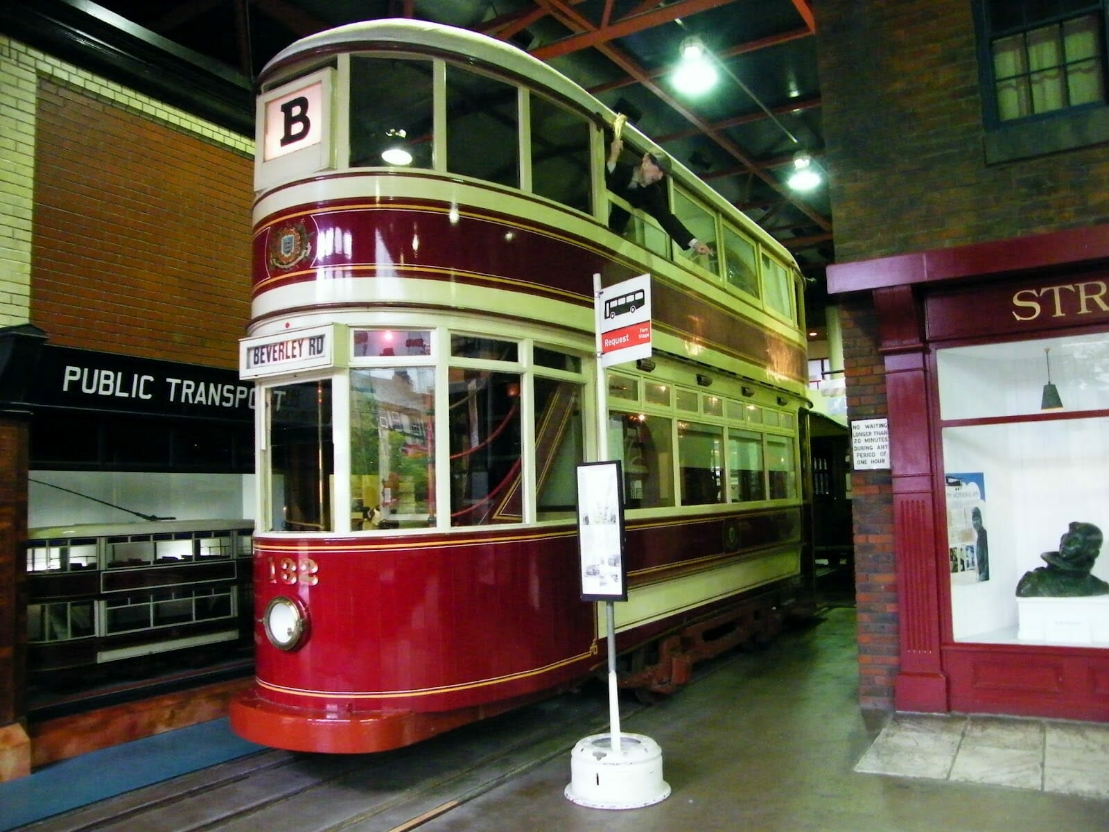 tram on rail hull streetlife museum