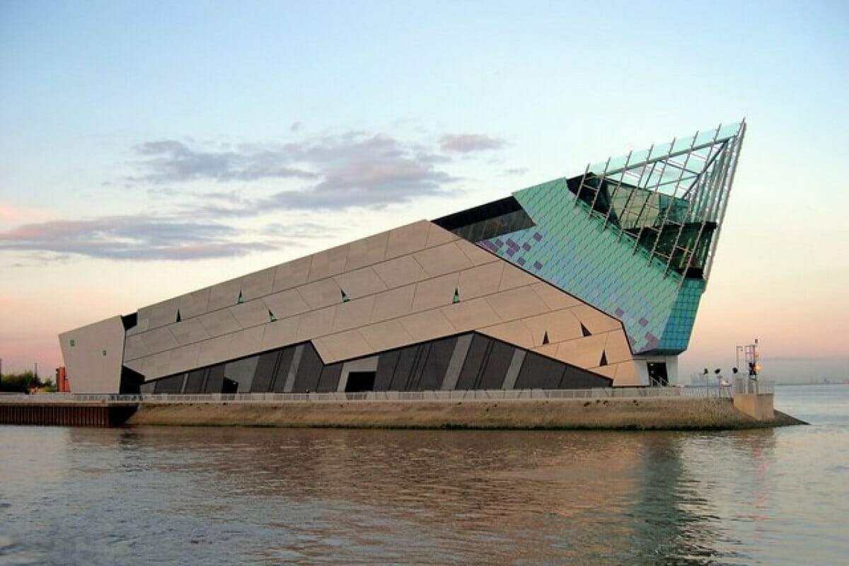 hull the deep aquarium by sea