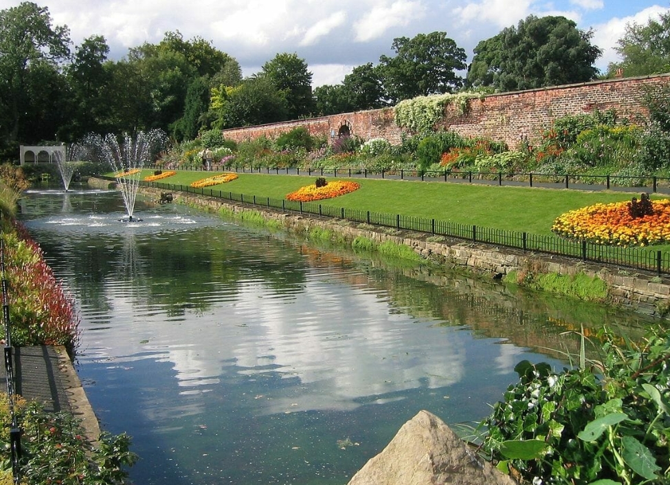 leeds roundhay park place to visit